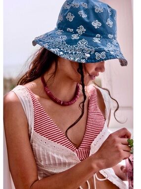 FREE PEOPLE Bandana Bucket Hat-Reversible Blue & Baby Blue Paisley Spring Summer